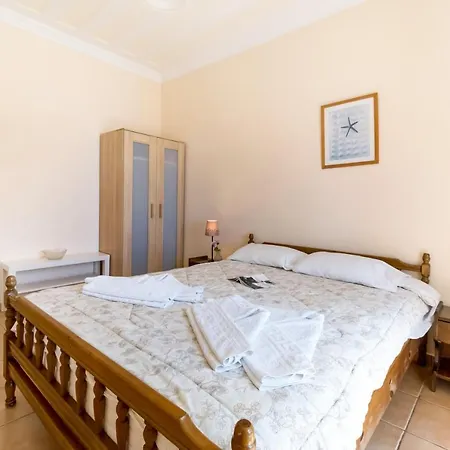 Διαμέρισμα Captain Fotis 4 *